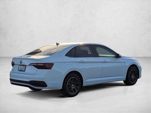 Used 2022 Volkswagen Jetta S image 5