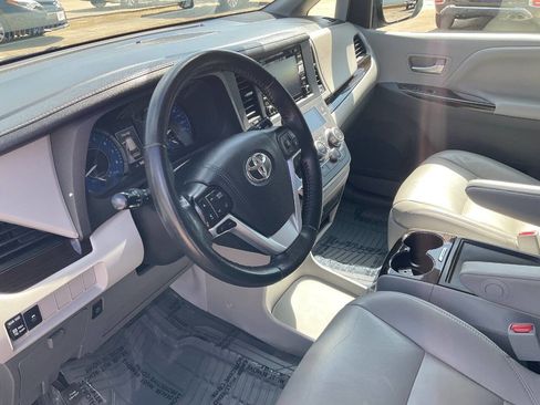 Used 2020 Toyota Sienna XLE FWD image 12