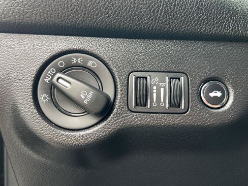 Used 2022 Dodge Challenger GT AWD/4WD image 28