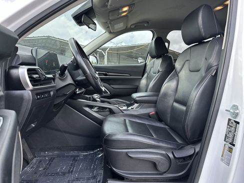 Used 2024 Kia Telluride LX FWD image 13