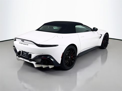 Used 2023 Aston Martin V8 Vantage Roadster image 8