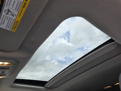 Used 2022 Toyota Highlander XLE image 11