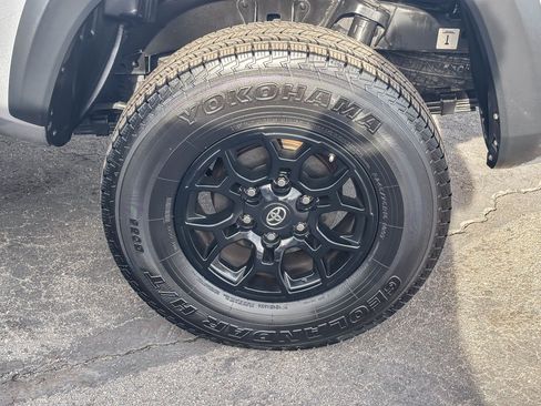 Used 2019 Toyota Tacoma SR5 image 12