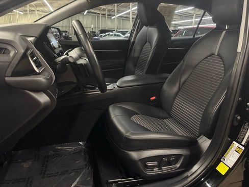 Used 2022 Toyota Camry SE image 11