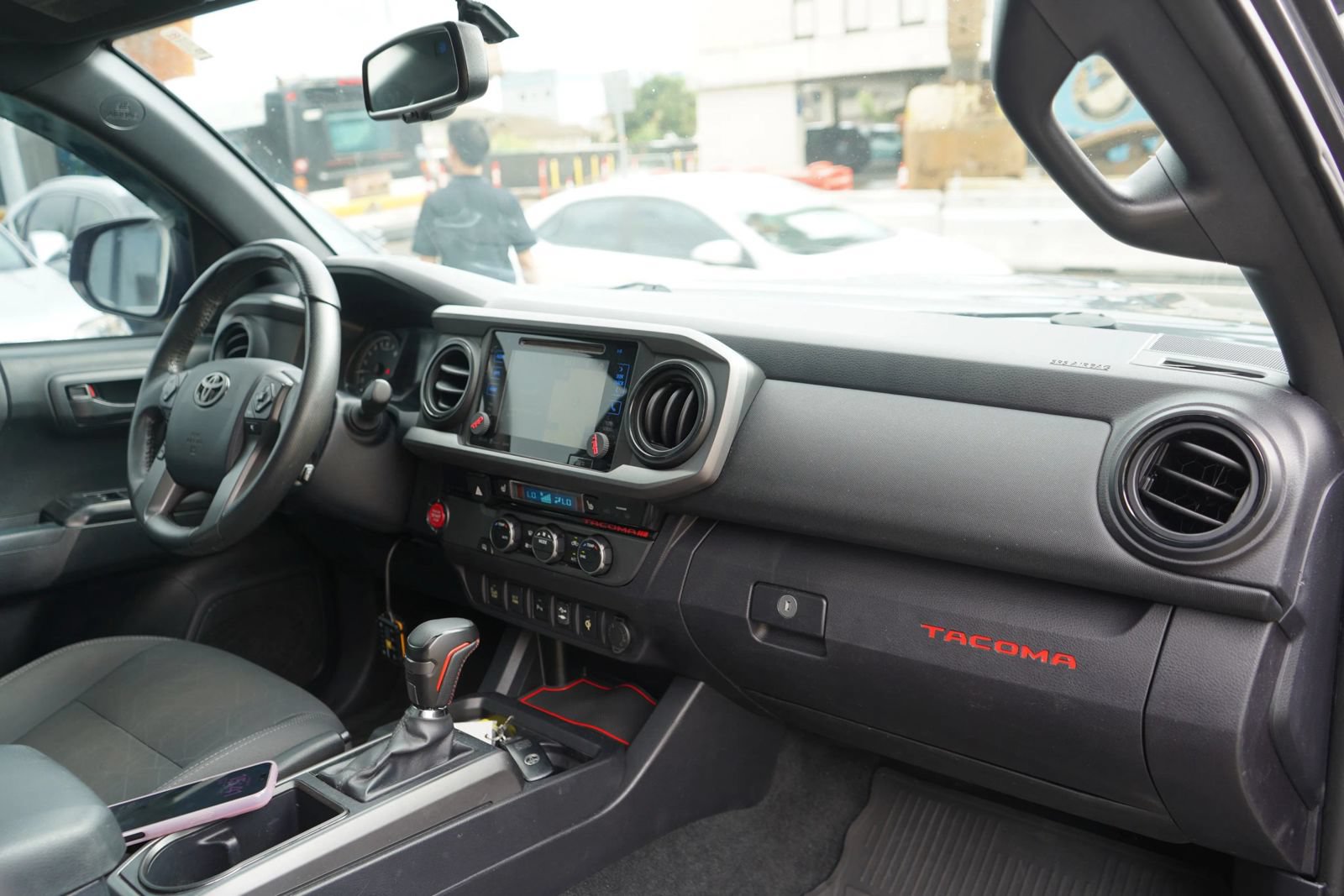 Used 2017 Toyota Tacoma TRD Sport RWD image 21