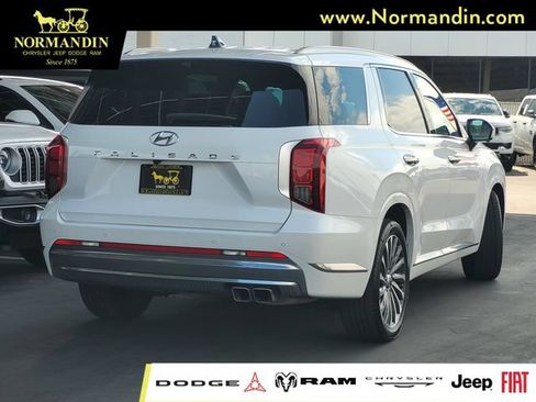 Used 2024 Hyundai Palisade Calligraphy FWD image 3