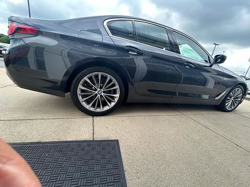 Certified 2022 BMW 530i xDrive 530i xDrive Sedan w/ Convenience Package image 11