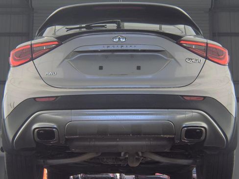 Used 2018 INFINITI QX30 Premium w/ Cargo Package image 4