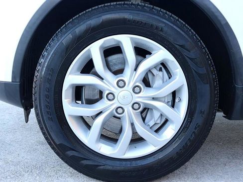 Used 2018 Land Rover Discovery SE image 51