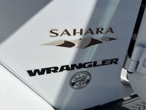 Used 2017 Jeep Wrangler Sahara w/ Connectivity Group image 31