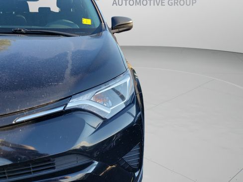 Used 2017 Toyota RAV4 LE FWD image 11