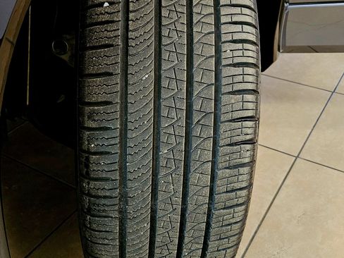 Used 2025 Volkswagen Tiguan SE R-Line image 46