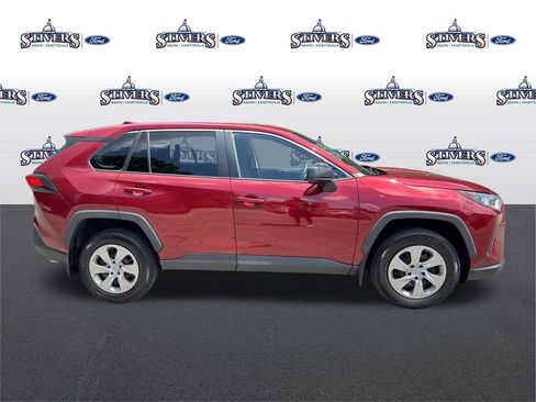 Used 2022 Toyota RAV4 LE image 4