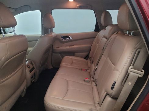 Used 2019 Nissan Pathfinder SL AWD/4WD image 18