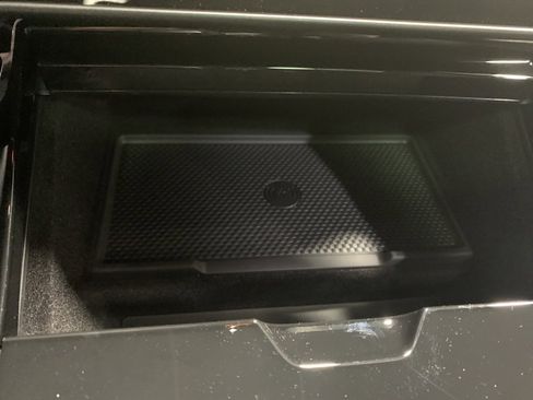 Used 2025 Land Rover Range Rover Sport image 23