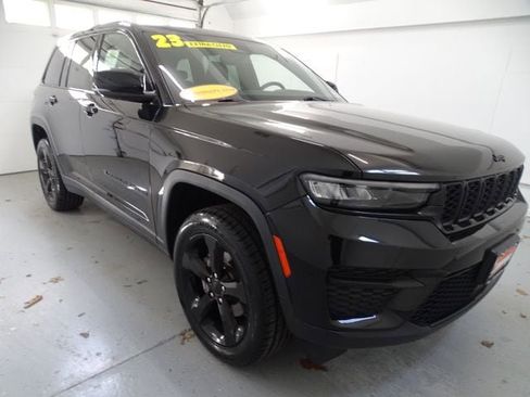 Certified 2023 Jeep Grand Cherokee Altitude image 1