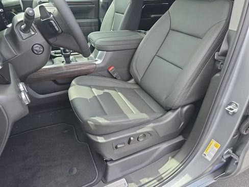 New 2025 GMC Sierra 1500 SLT w/ SLT Convenience Package image 19