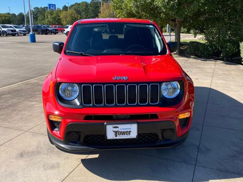 Used 2023 Jeep Renegade Latitude image 2