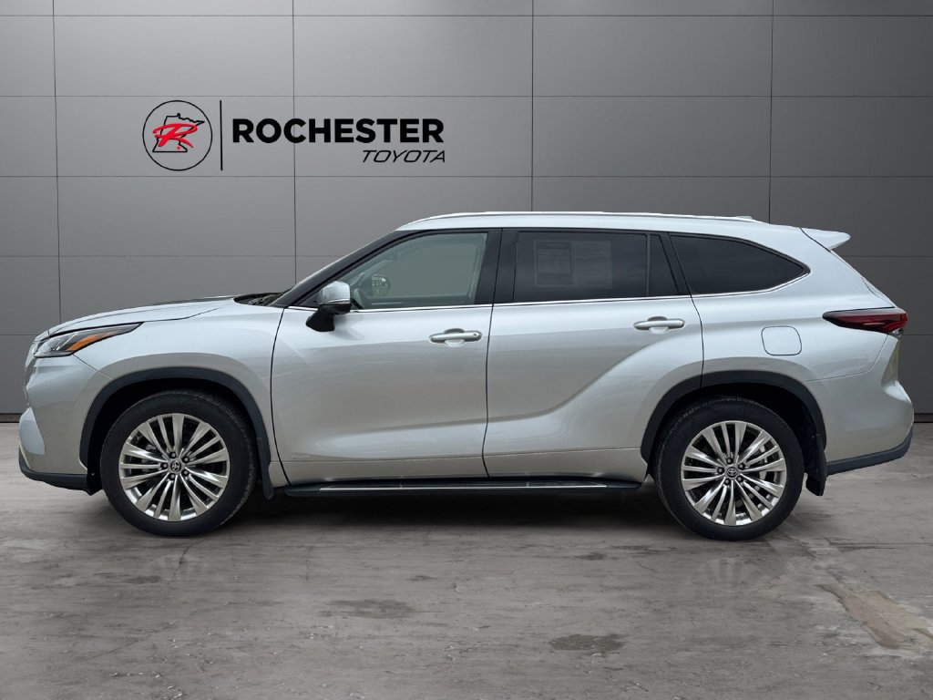 Used 2024 Toyota Highlander Platinum AWD/4WD image 2