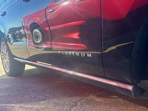 Used 2023 Ford Expedition Platinum image 5