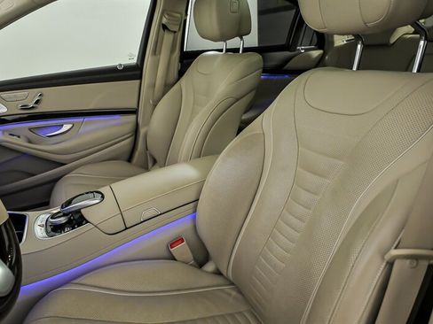 Used 2020 Mercedes-Benz S 560 4MATIC Sedan image 18