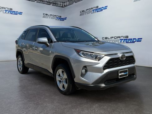 Used 2021 Toyota RAV4 XLE FWD image 3