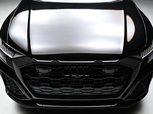 Used 2023 Audi RS Q8 w/ Black Optic Package image 33