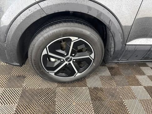 Certified 2025 Kia Niro LX FWD image 28