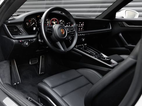 Certified 2022 Porsche 911 Carrera w/ Premium Package RWD image 4
