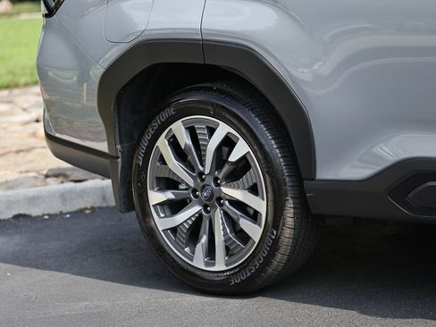 Used 2025 Subaru Forester Touring AWD/4WD image 5