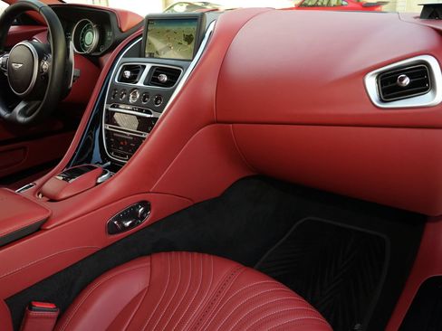 Used 2017 Aston Martin DB11 V12 RWD image 12