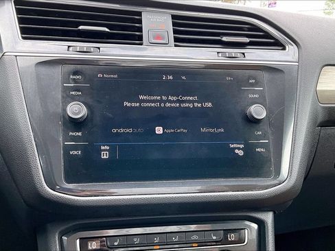 Used 2018 Volkswagen Tiguan SE w/ Panoramic Sunroof Package AWD/4WD image 26