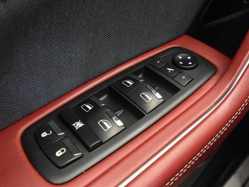 Used 2020 Maserati Levante GranLusso image 30