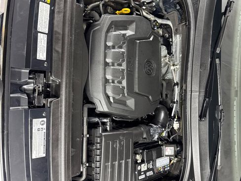 Used 2018 Volkswagen Tiguan S image 28