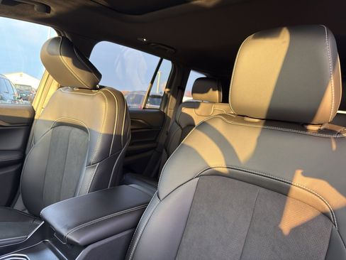 New 2025 Jeep Grand Cherokee Altitude AWD/4WD image 26
