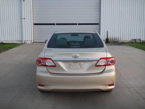 Used 2013 Toyota Corolla LE image 8