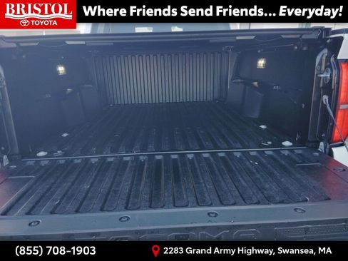 Certified 2025 Toyota Tacoma SR5 image 30