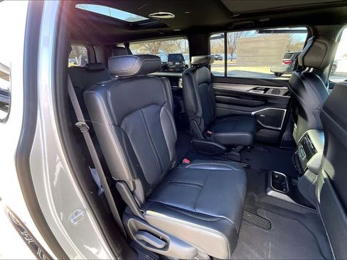 New 2026 Jeep Grand Wagoneer L 4WD w/ Premium Group I image 21