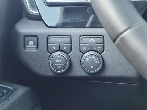 Used 2024 Chevrolet Silverado 1500 LT AWD/4WD image 12