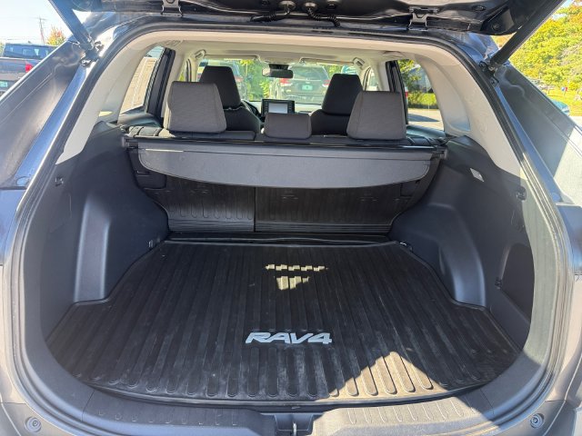 Used 2019 Toyota RAV4 XLE w/ Convenience Package AWD/4WD image 14