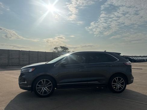 Used 2019 Ford Edge Titanium w/ Equipment Group 301A FWD image 13