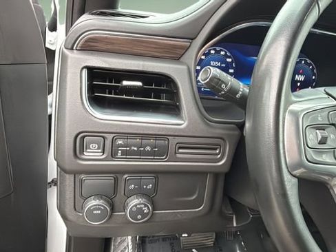 Used 2024 Chevrolet Suburban LT image 21