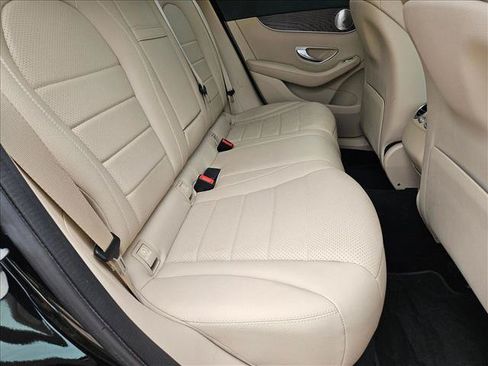 Used 2019 Mercedes-Benz GLC 300 4MATIC image 18