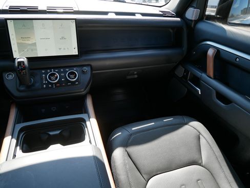 Used 2024 Land Rover Defender 130 X image 11