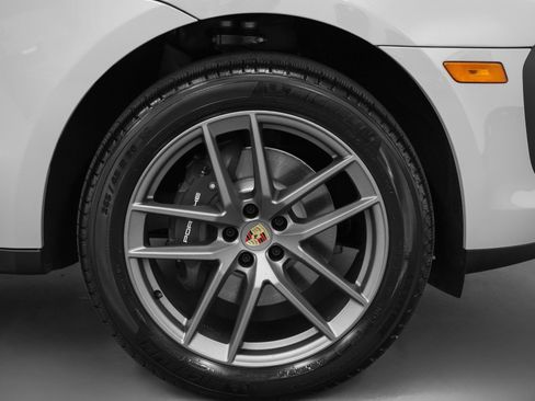 Certified 2026 Porsche Macan AWD/4WD image 16