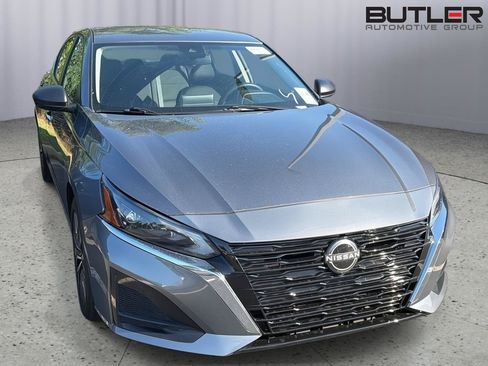 Used 2024 Nissan Altima 2.5 SV FWD image 5