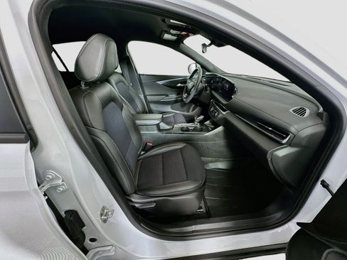 Used 2025 Buick Envista Preferred w/ Convenience II Package FWD image 32