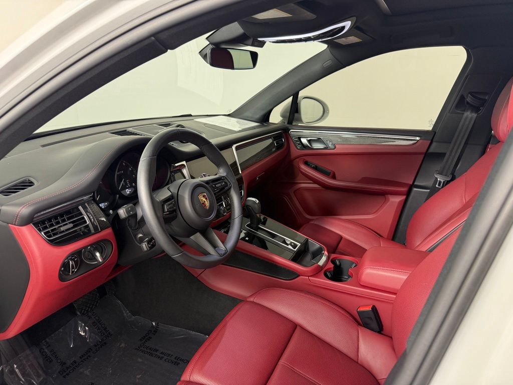 Certified 2025 Porsche Macan GTS AWD/4WD image 4