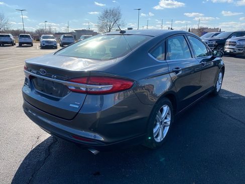 Used 2018 Ford Fusion SE w/ Fusion SE Technology Package image 9