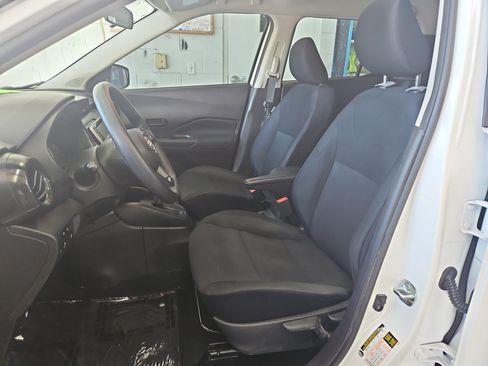 Used 2024 Nissan Kicks S image 8